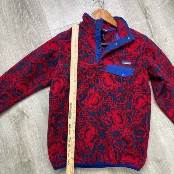 Patagonia Rare Red Lotus Flower Synchilla Pullover - Picture 4 of 9